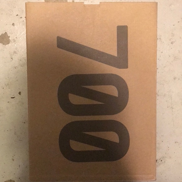 Yeezy’s worn literally for a few hours - Picture 6 of 6